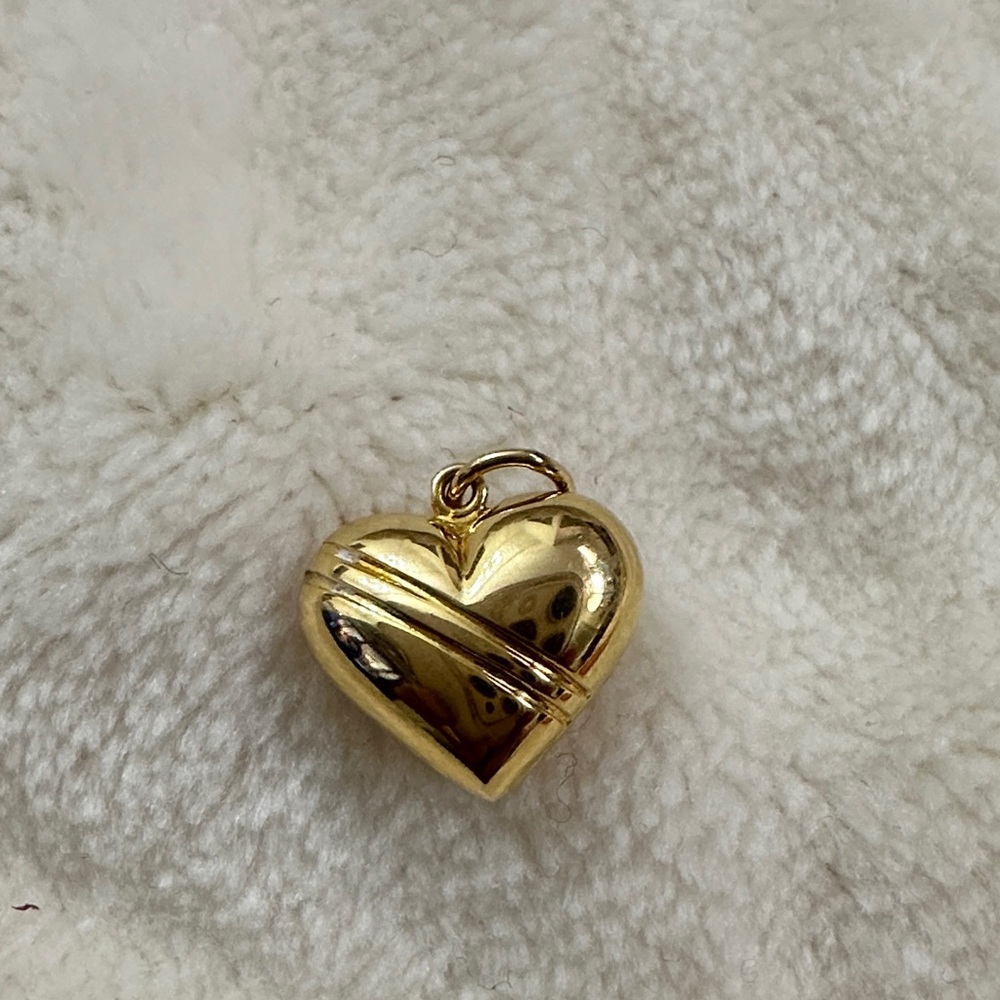 Gold Heart Pendant Charm - Picture 2 of 3